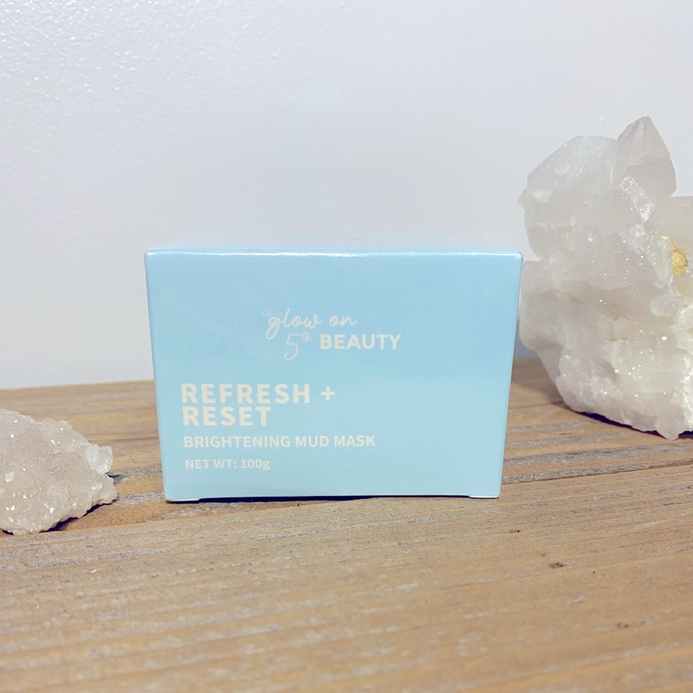 Glow on 5th beauty. Refresh and reset brightening mud mask.